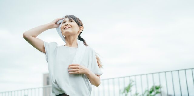 運動をする中高年の女性