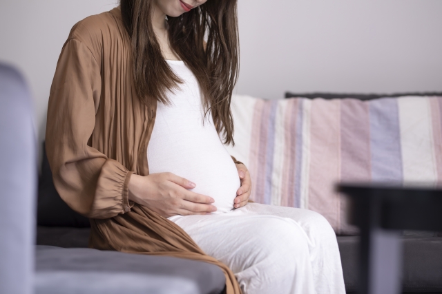 妊婦が座っているイメージ